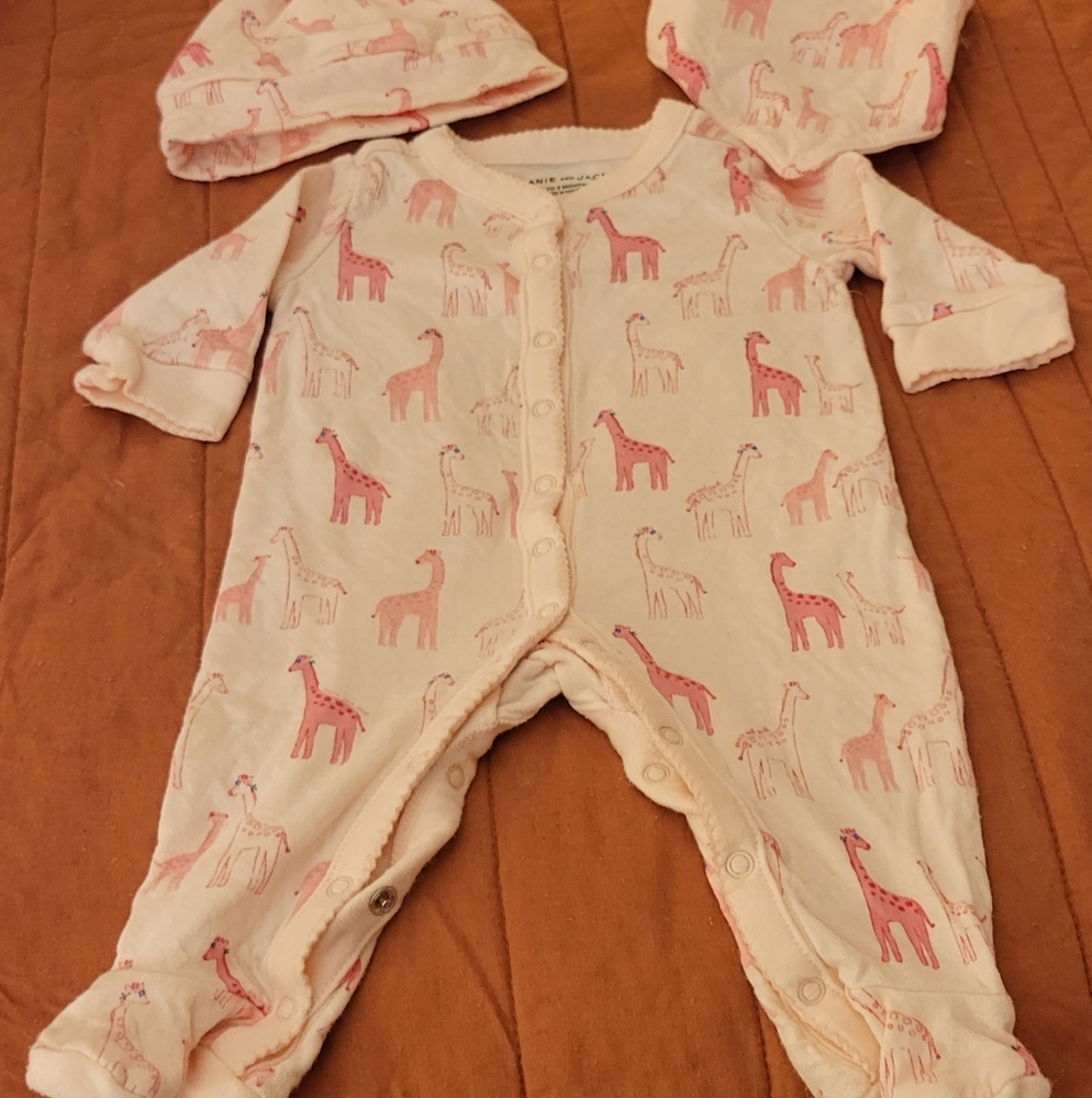 Janie and Jack Pink Giraffe Print Footed  1-Piece with hat and bib 0-3 months